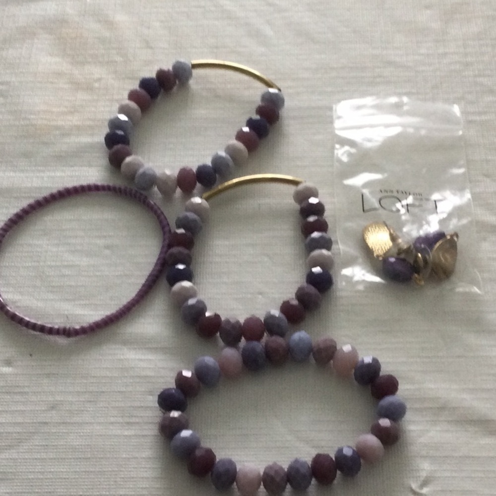 Woman’s Ann Taylor Loft Set of 4 Stretch Bracelets & one set of pierced Earrings